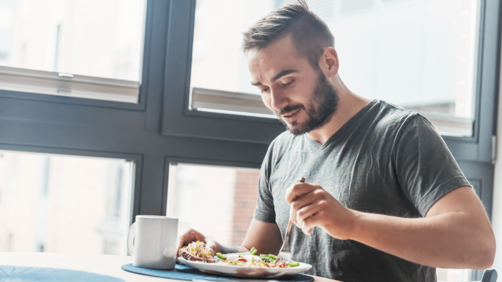 Man eating healthily 